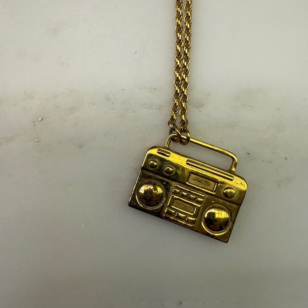 Vintage (90's) necklace - Radio on a twisted gold chain